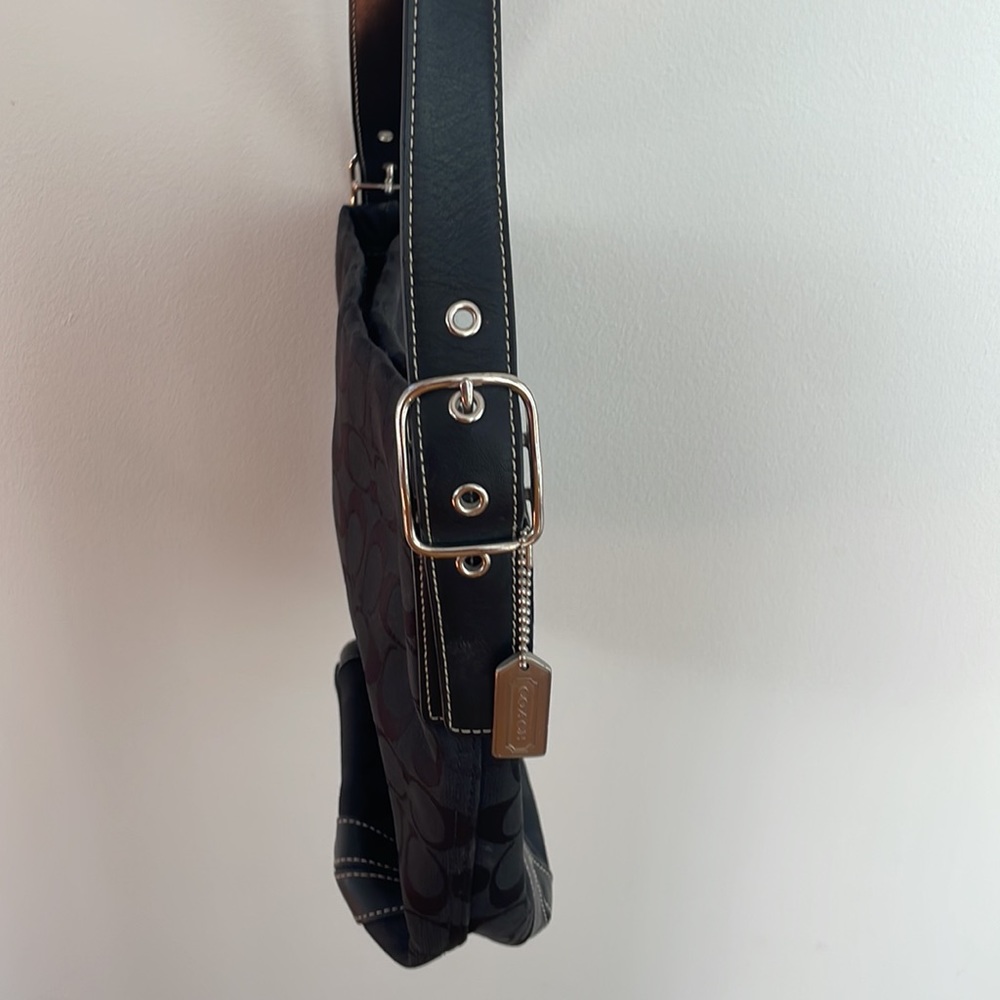 Authentic coach purse - Picture 2 of 6